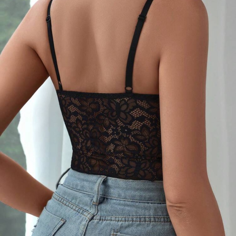 Women’s basic lace top